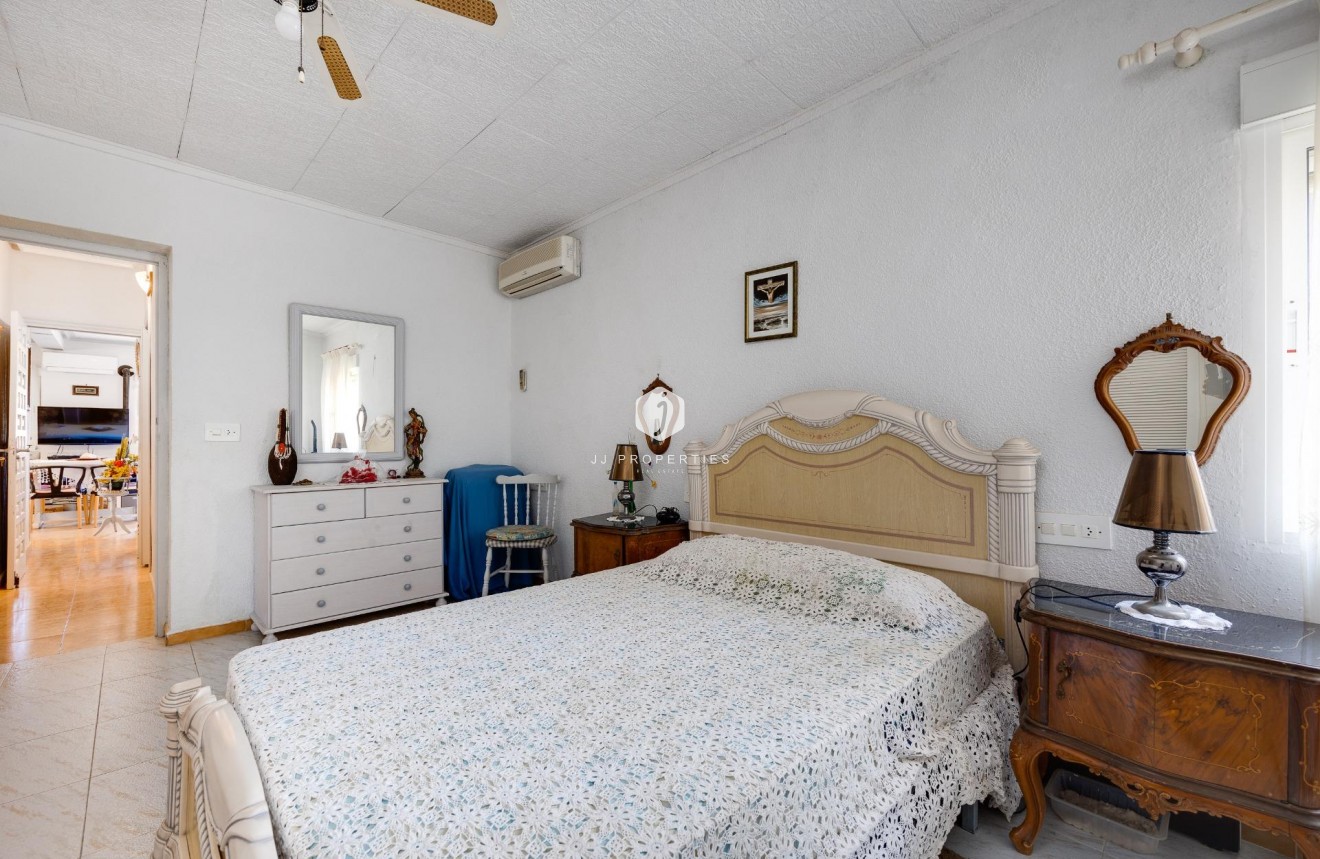 Tweedehands - Villa -
Torrevieja - aguas nuevas