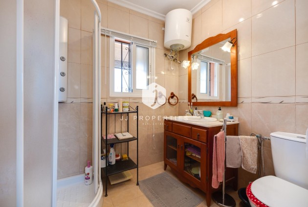 Tweedehands - Villa -
Torrevieja - aguas nuevas