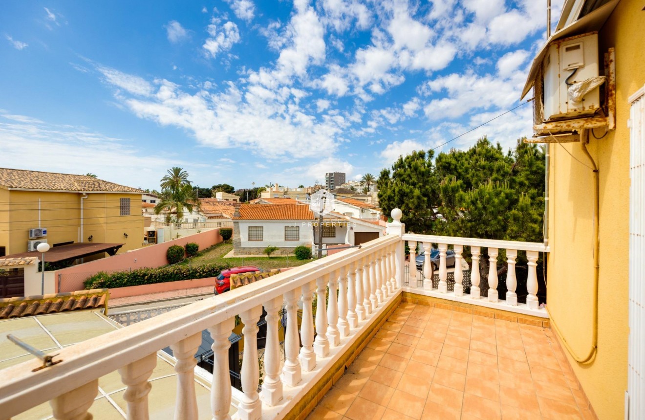 Tweedehands - Villa -
Torrevieja - aguas nuevas