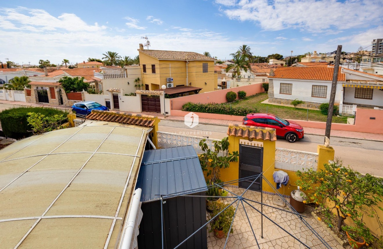 Tweedehands - Villa -
Torrevieja - aguas nuevas