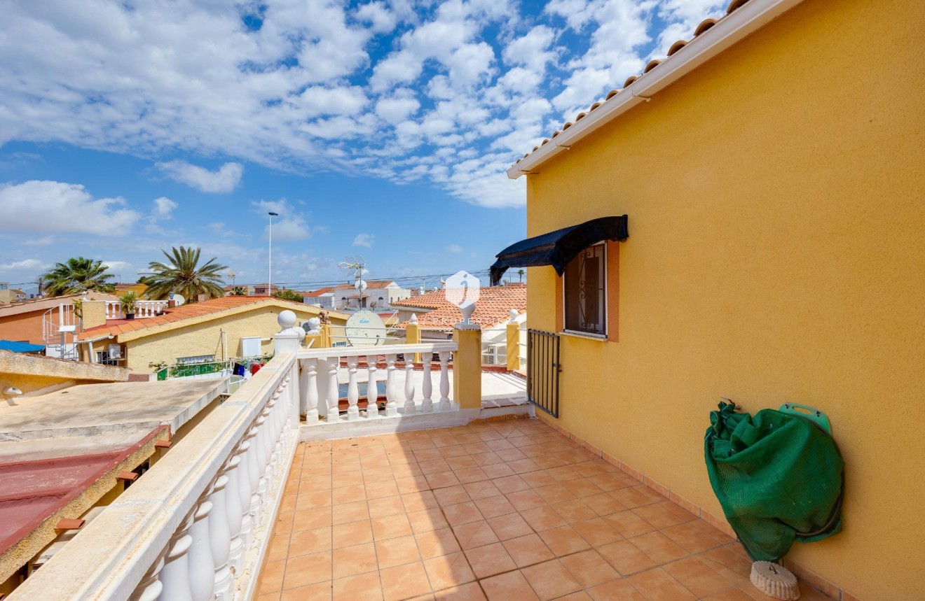 Tweedehands - Villa -
Torrevieja - aguas nuevas