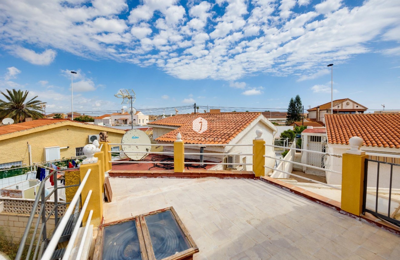 Tweedehands - Villa -
Torrevieja - aguas nuevas