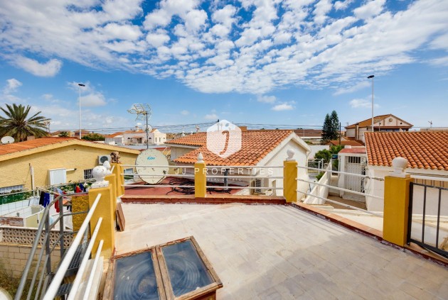 Tweedehands - Villa -
Torrevieja - aguas nuevas