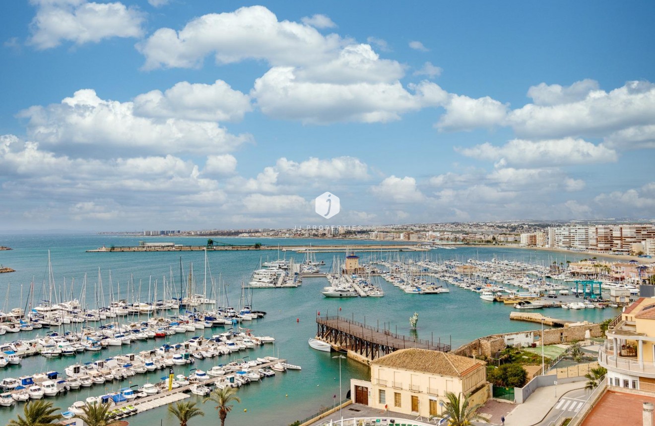 Tweedehands - Villa -
Torrevieja - aguas nuevas