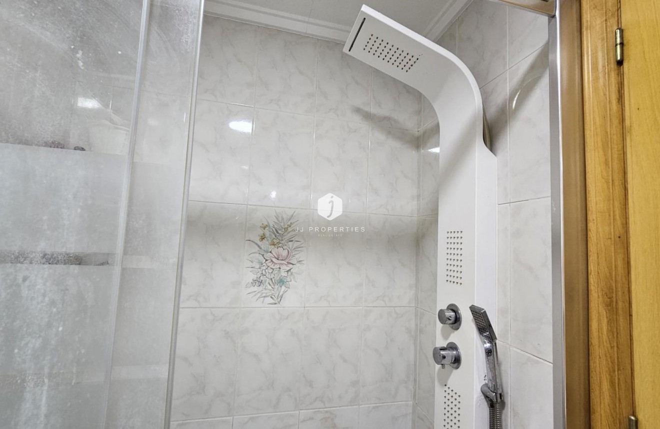 Segunda mano - Apartamento / piso -
Torrevieja - Centro