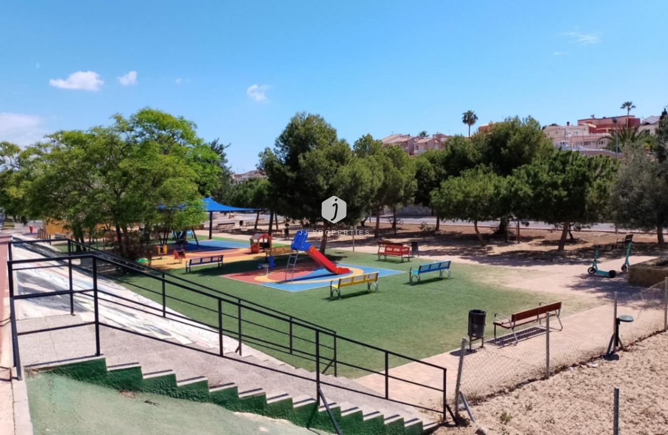 Tweedehands - Villa -
Torrevieja - Costa Blanca