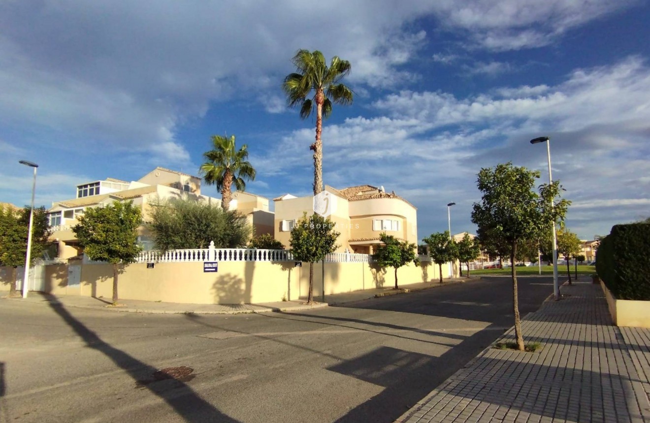 Tweedehands - Villa -
Torrevieja - La Siesta - El Salado - Torreta
