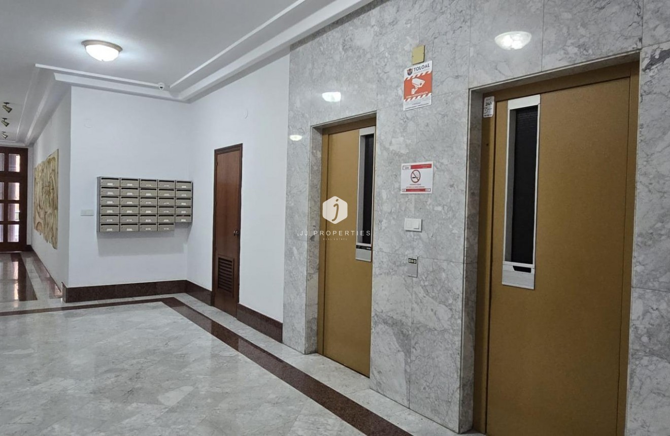 Tweedehands - Appartement / flat -
Torrevieja - Centro