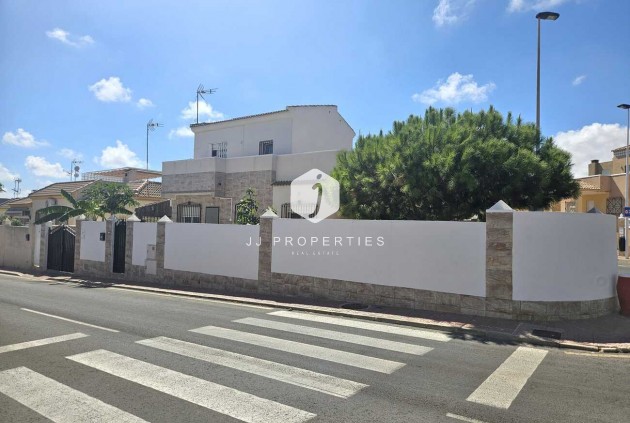 Tweedehands - Villa -
Torrevieja - Torre Del Moro