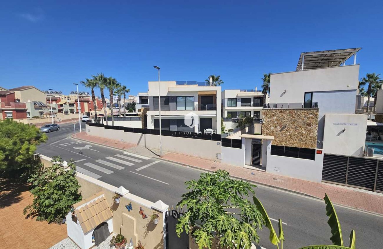 Tweedehands - Villa -
Torrevieja - Torre Del Moro