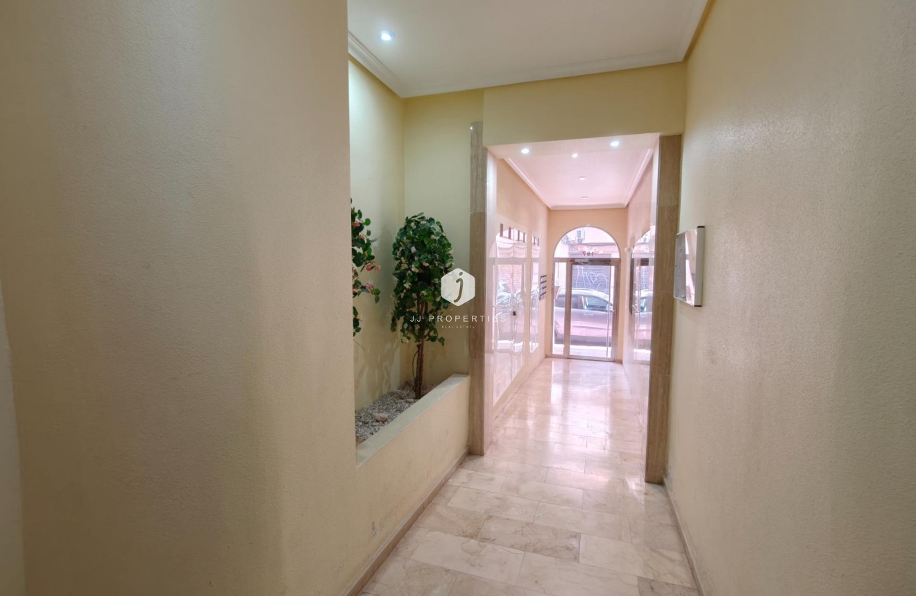 Tweedehands - Appartement / flat -
Torrevieja - Playa del Cura