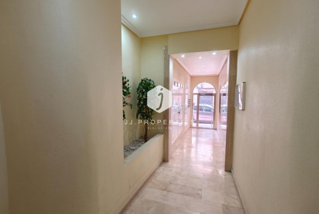 Tweedehands - Appartement / flat -
Torrevieja - Playa del Cura