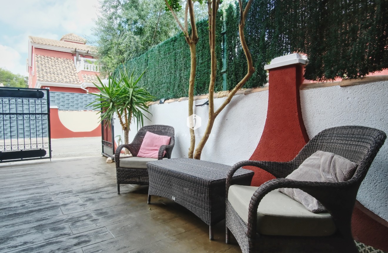 Tweedehands - Chalet -
Orihuela Costa - Costa Blanca