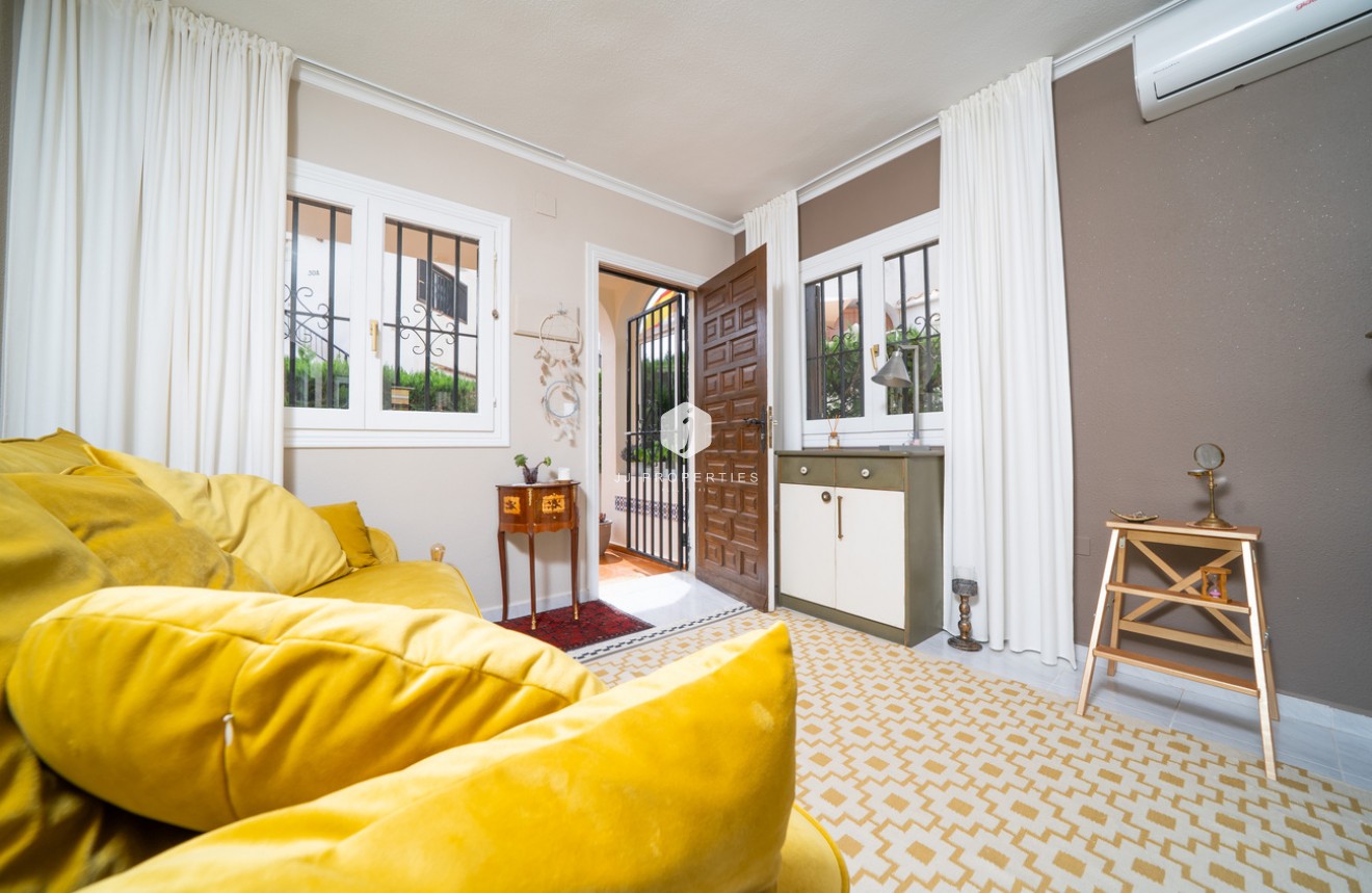 Tweedehands - Bungalow -
Torrevieja - La Mata