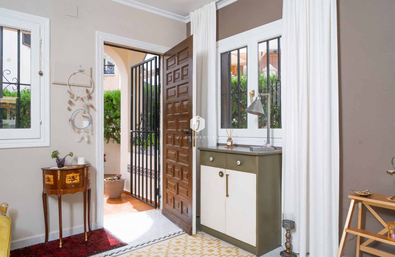 Tweedehands - Bungalow -
Torrevieja - La Mata