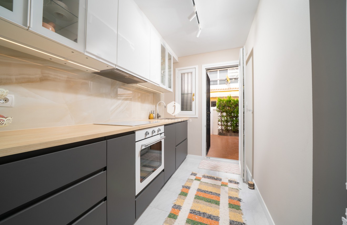 Tweedehands - Bungalow -
Torrevieja - La Mata