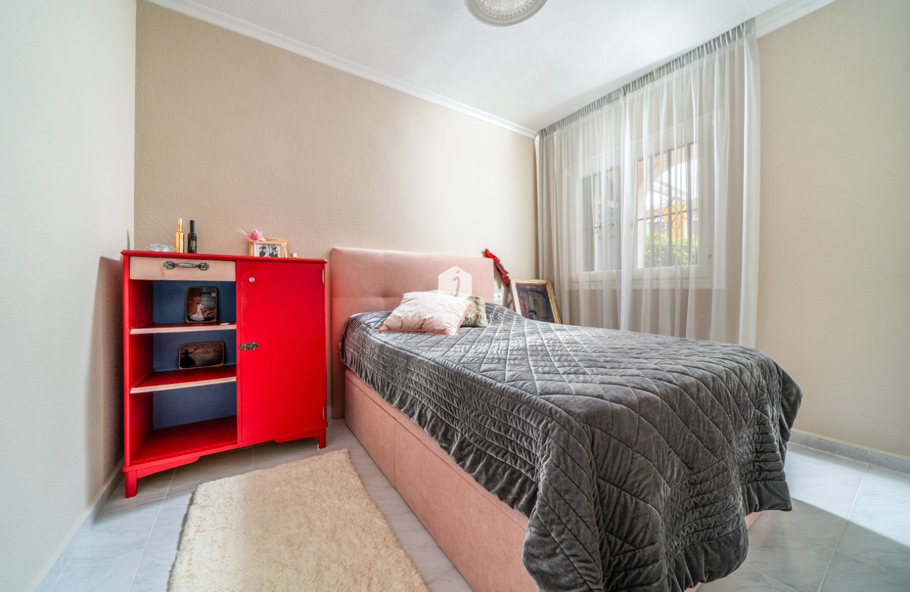 Tweedehands - Bungalow -
Torrevieja - La Mata