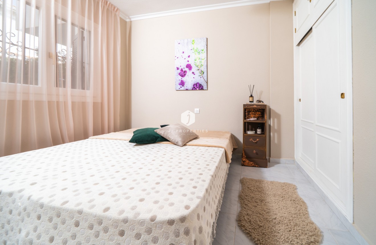 Tweedehands - Bungalow -
Torrevieja - La Mata