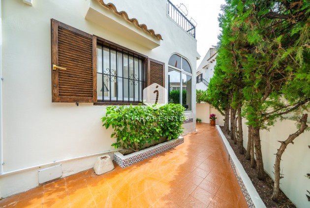 Tweedehands - Bungalow -
Torrevieja - La Mata