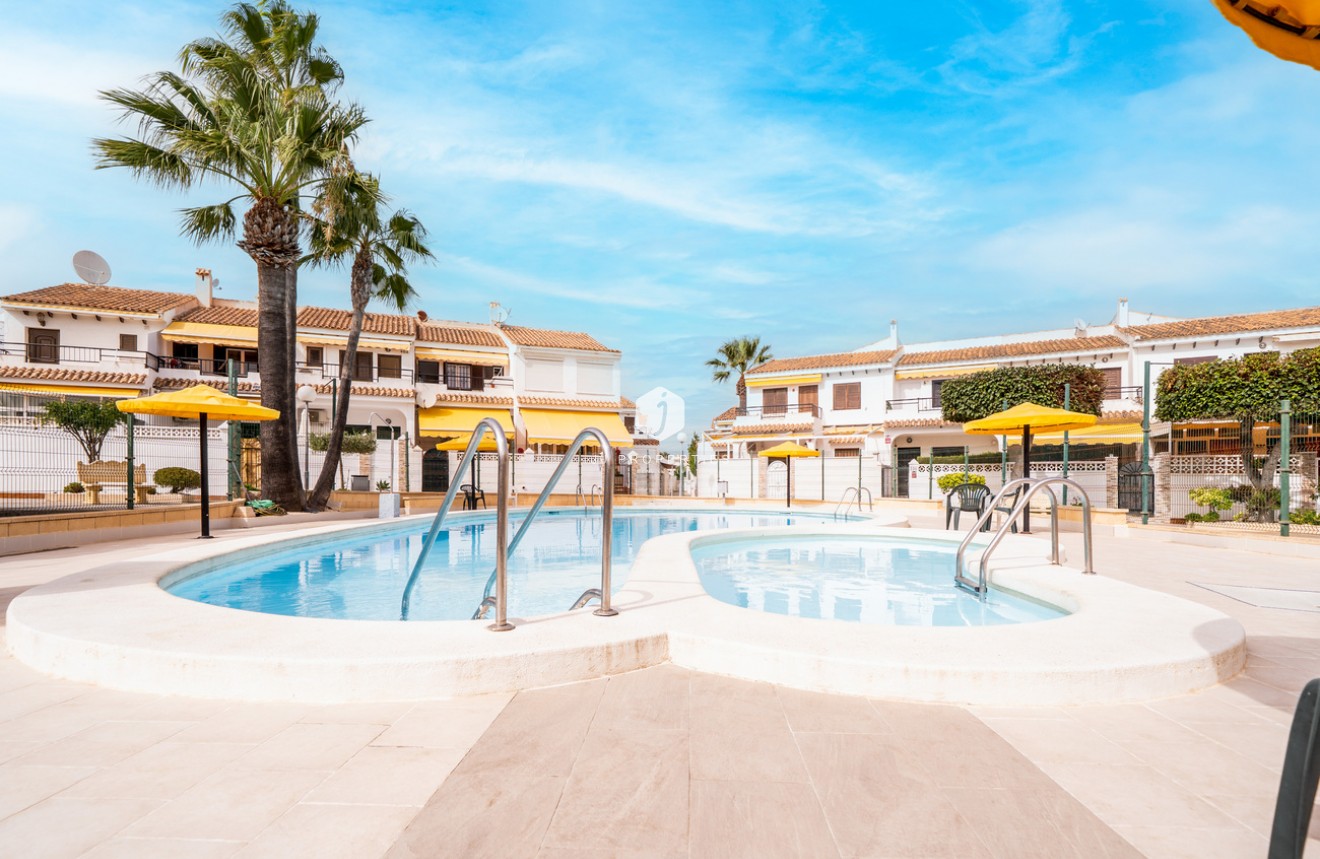 Tweedehands - Bungalow -
Torrevieja - La Mata