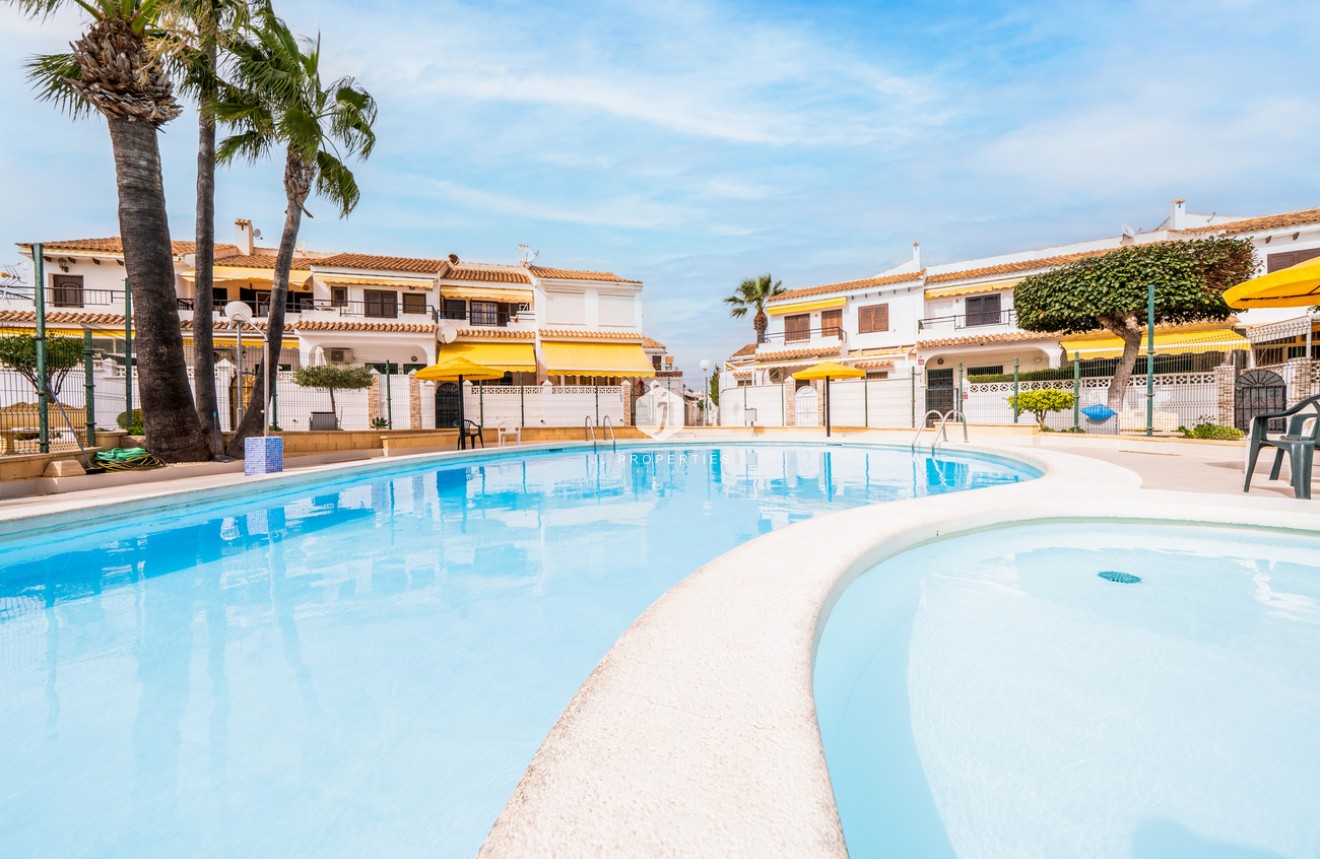 Tweedehands - Bungalow -
Torrevieja - La Mata