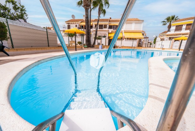 Tweedehands - Bungalow -
Torrevieja - La Mata