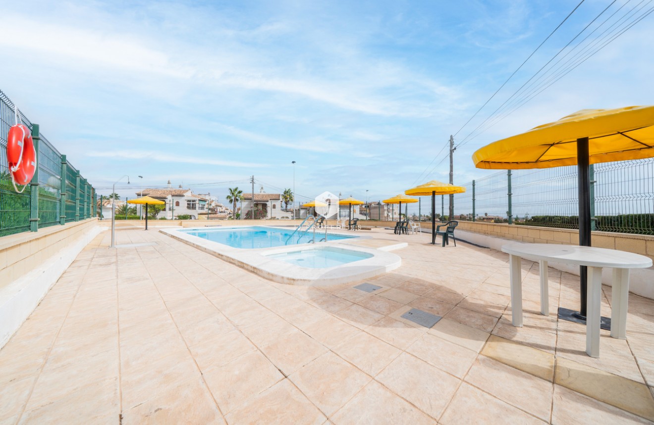 Tweedehands - Bungalow -
Torrevieja - La Mata