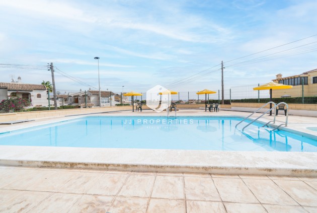 Tweedehands - Bungalow -
Torrevieja - La Mata