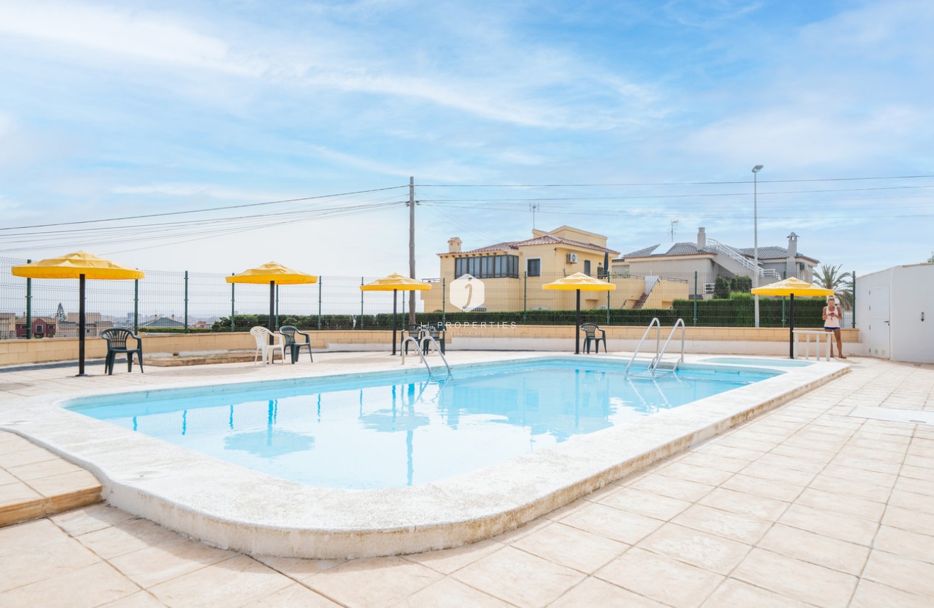 Tweedehands - Bungalow -
Torrevieja - La Mata