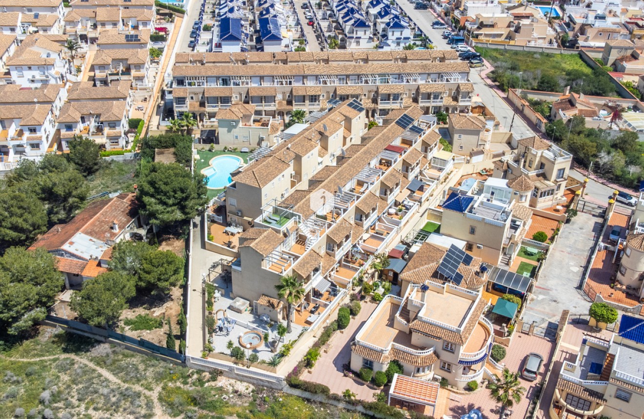 Z drugiej ręki - Szalet -
Orihuela Costa - Los Almendros - La Florida