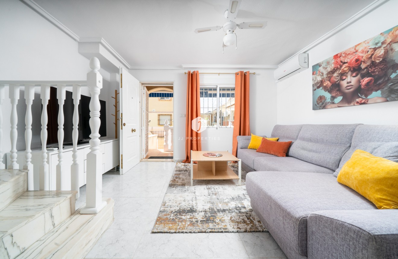 Z drugiej ręki - Szalet -
Orihuela Costa - Los Almendros - La Florida