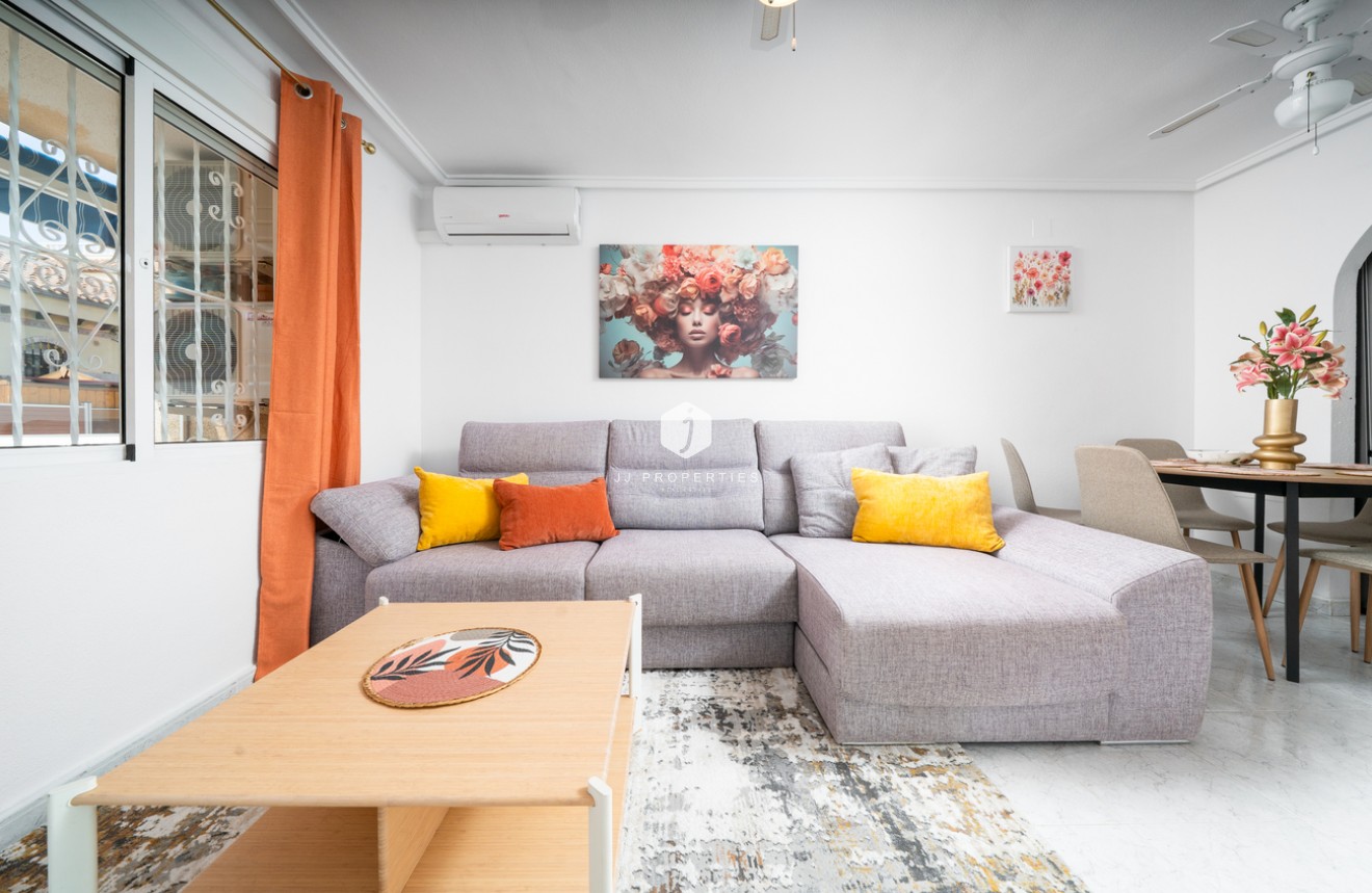 Z drugiej ręki - Szalet -
Orihuela Costa - Los Almendros - La Florida