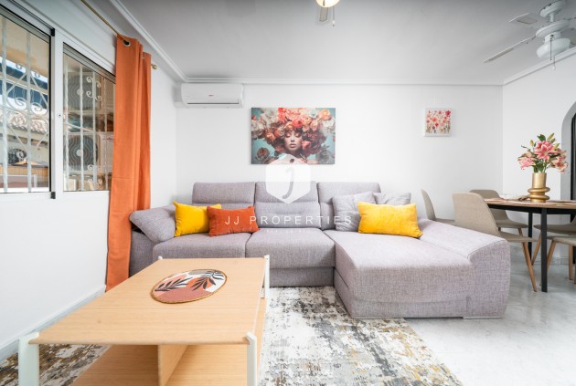 Z drugiej ręki - Szalet -
Orihuela Costa - Los Almendros - La Florida