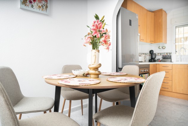 Z drugiej ręki - Szalet -
Orihuela Costa - Los Almendros - La Florida