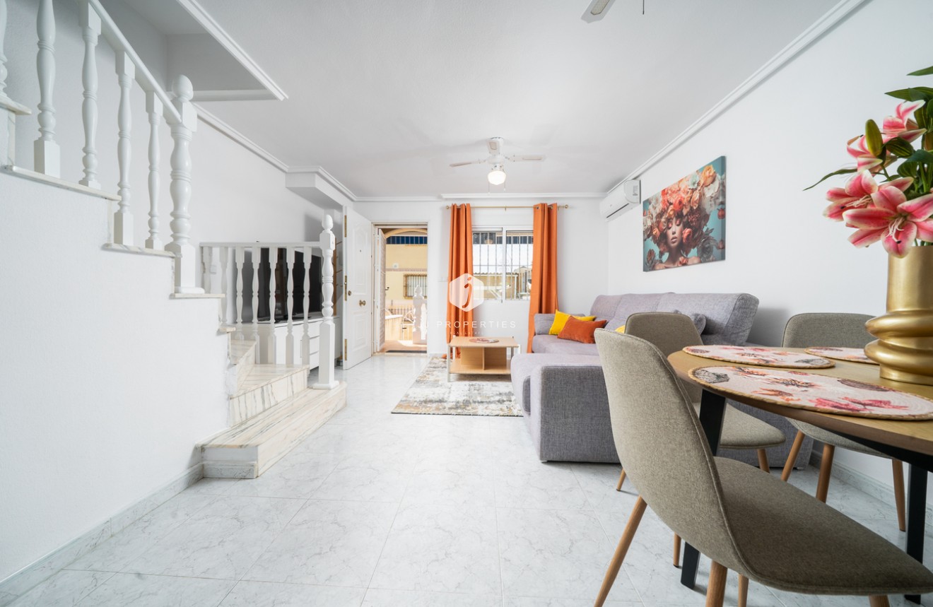 Z drugiej ręki - Szalet -
Orihuela Costa - Los Almendros - La Florida