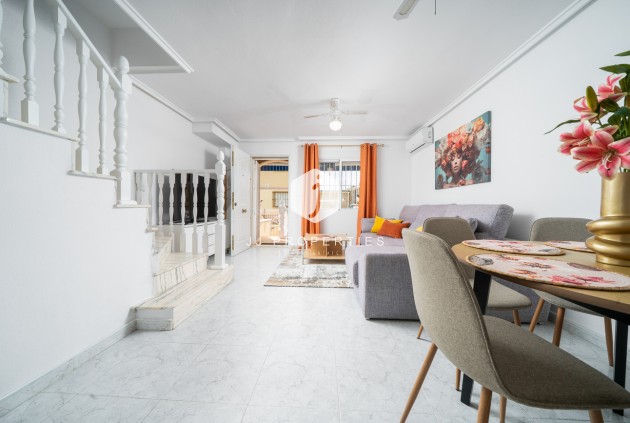 Z drugiej ręki - Szalet -
Orihuela Costa - Los Almendros - La Florida