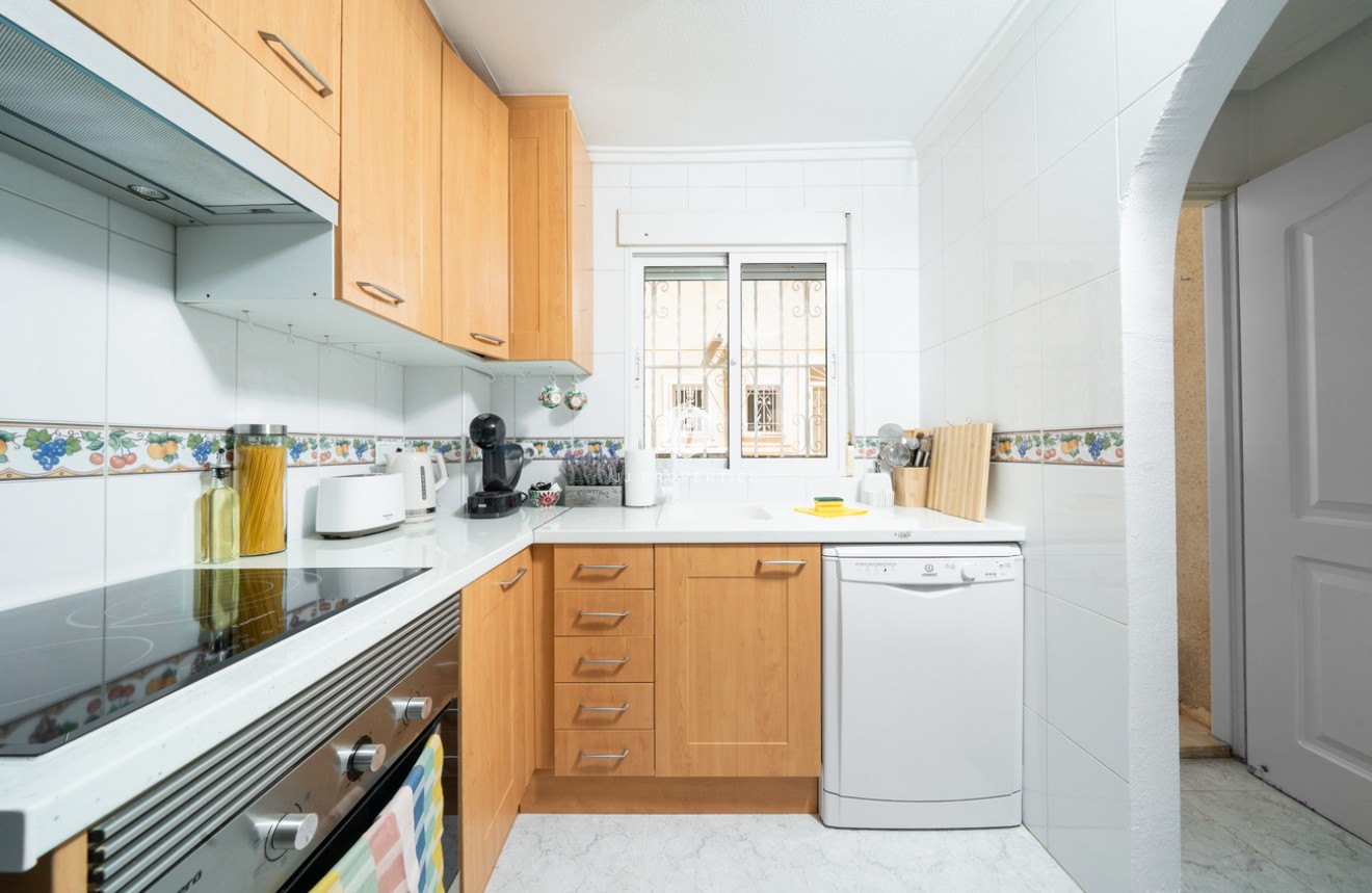 Z drugiej ręki - Szalet -
Orihuela Costa - Los Almendros - La Florida