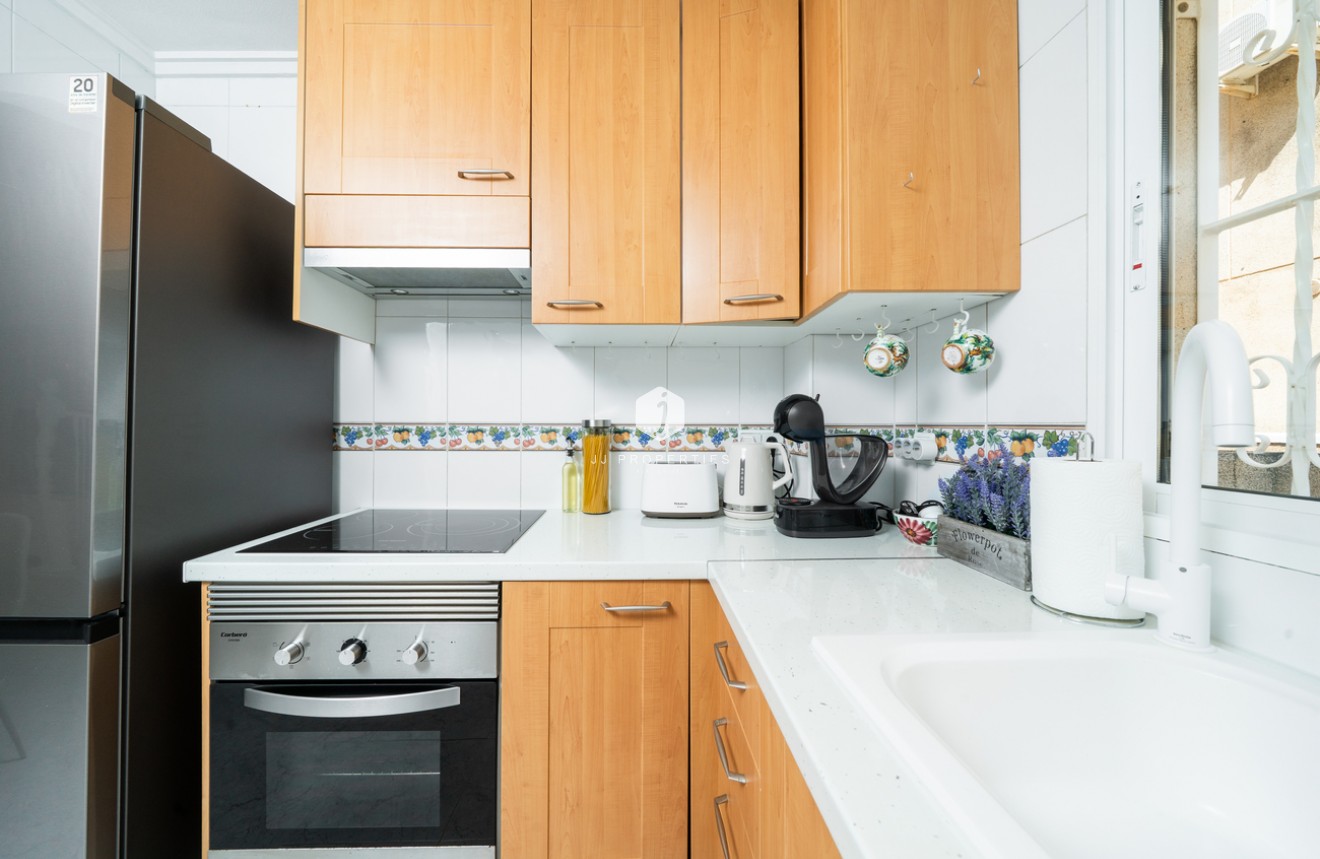 Z drugiej ręki - Szalet -
Orihuela Costa - Los Almendros - La Florida