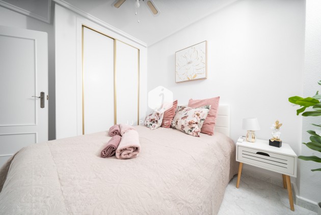 Z drugiej ręki - Szalet -
Orihuela Costa - Los Almendros - La Florida