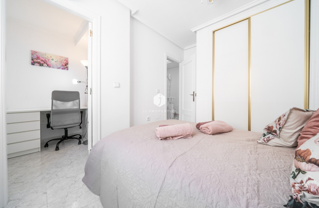 Z drugiej ręki - Szalet -
Orihuela Costa - Los Almendros - La Florida