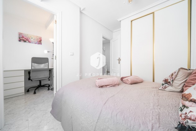 Z drugiej ręki - Szalet -
Orihuela Costa - Los Almendros - La Florida