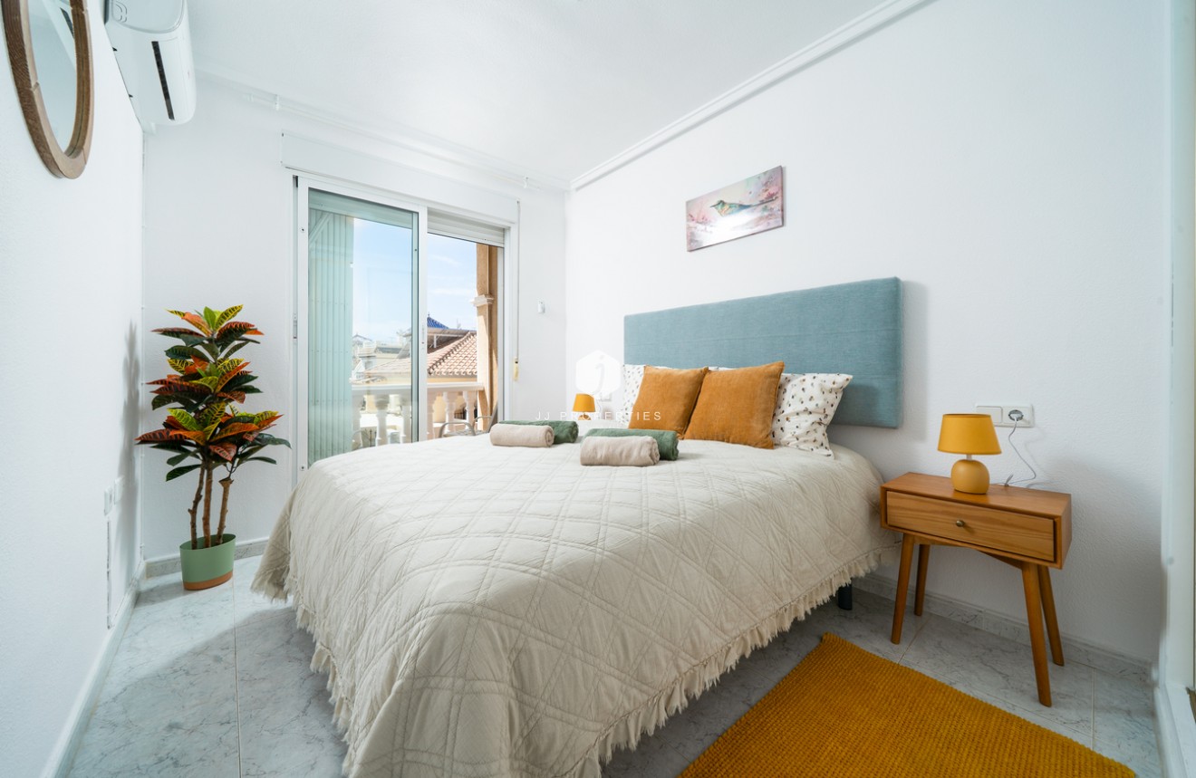 Z drugiej ręki - Szalet -
Orihuela Costa - Los Almendros - La Florida