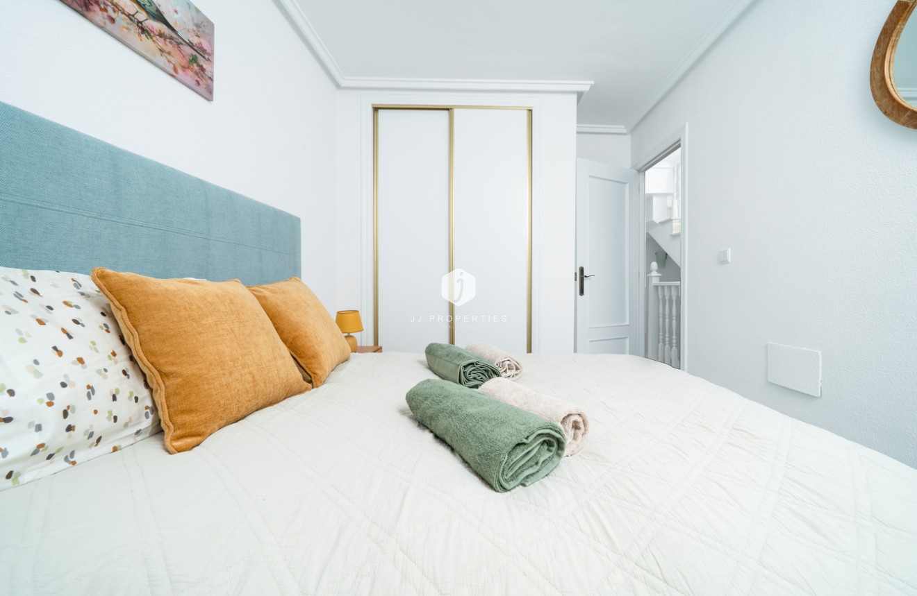 Z drugiej ręki - Szalet -
Orihuela Costa - Los Almendros - La Florida