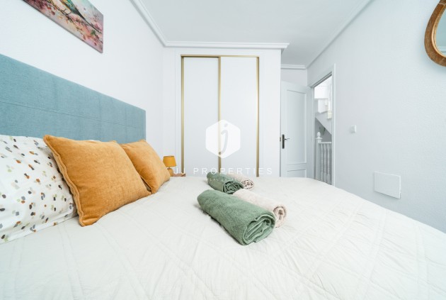 Z drugiej ręki - Szalet -
Orihuela Costa - Los Almendros - La Florida