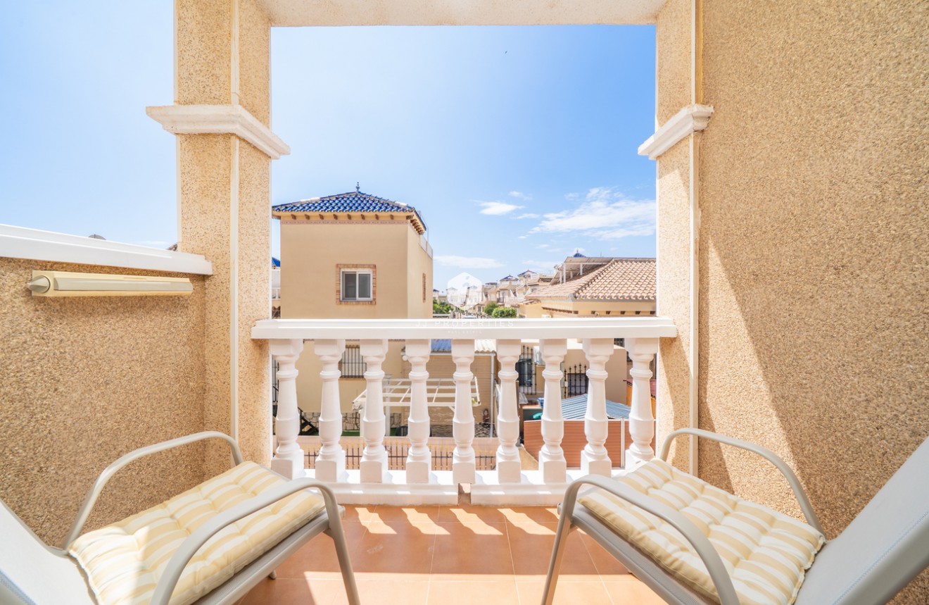 Z drugiej ręki - Szalet -
Orihuela Costa - Los Almendros - La Florida