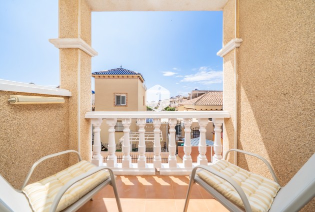 Z drugiej ręki - Szalet -
Orihuela Costa - Los Almendros - La Florida