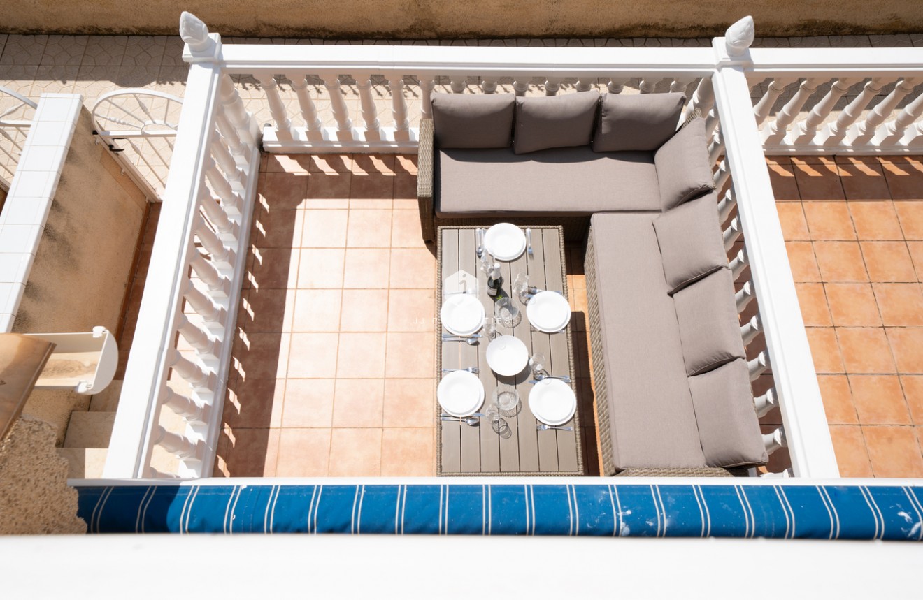 Z drugiej ręki - Szalet -
Orihuela Costa - Los Almendros - La Florida