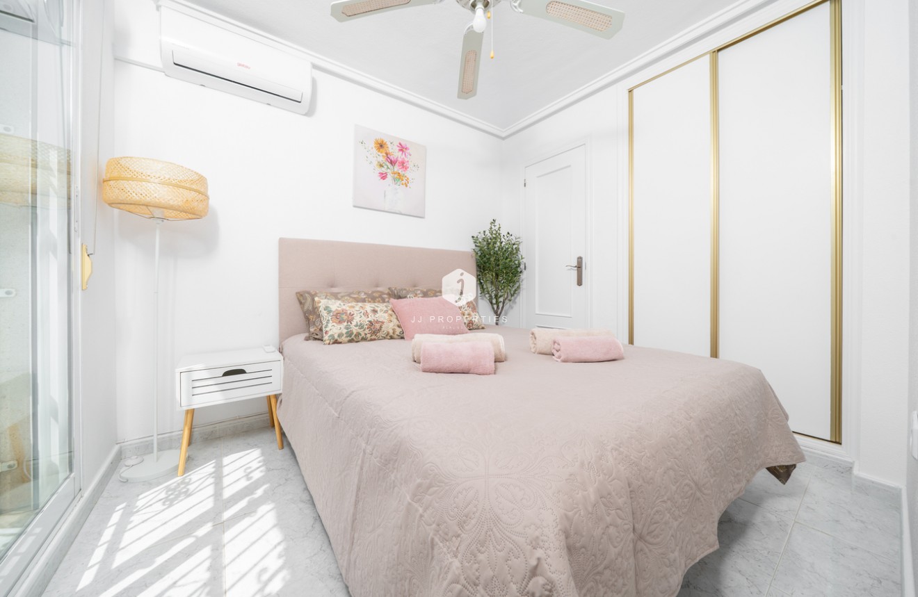 Z drugiej ręki - Szalet -
Orihuela Costa - Los Almendros - La Florida