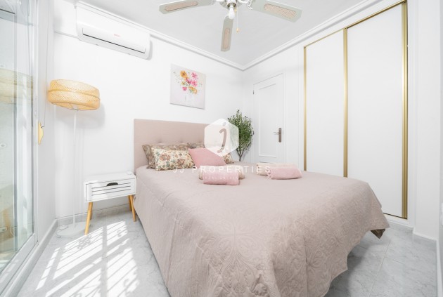 Z drugiej ręki - Szalet -
Orihuela Costa - Los Almendros - La Florida