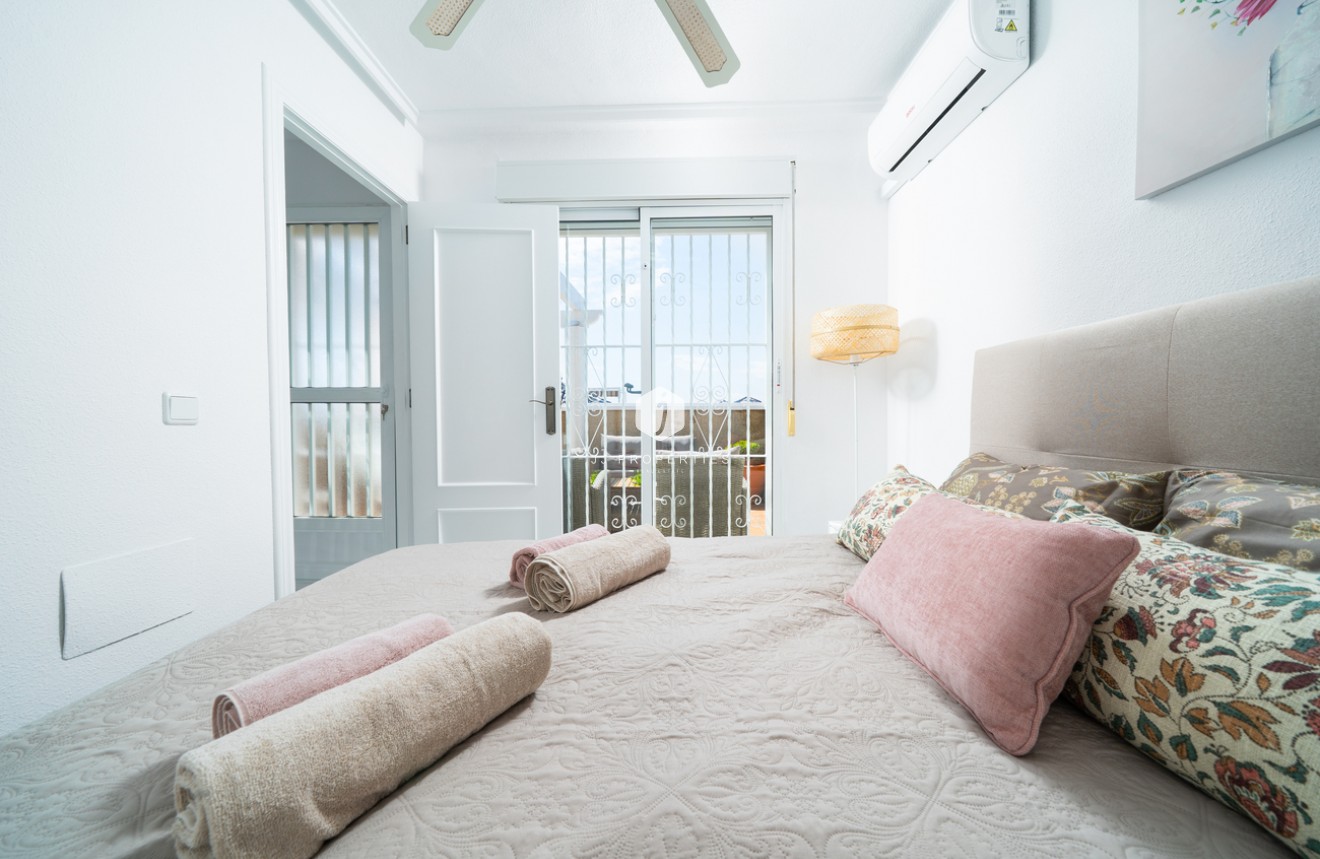 Z drugiej ręki - Szalet -
Orihuela Costa - Los Almendros - La Florida